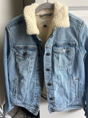 Universal Thread Light Blue Denim Sherpa Jacket with Cream Collar